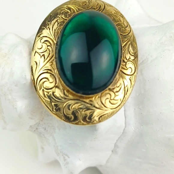 Vintage Style Vibrant Green Etched Gold-Tone Brooch & Pendant - Picture 2 of 6